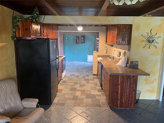 4th image of 624 Spruce St