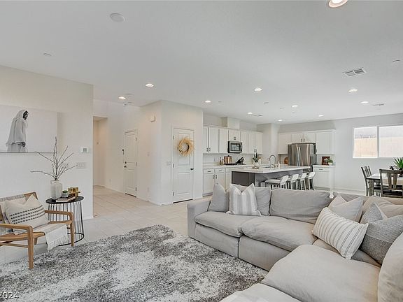3rd image of 10432 Sadie Blake Ave