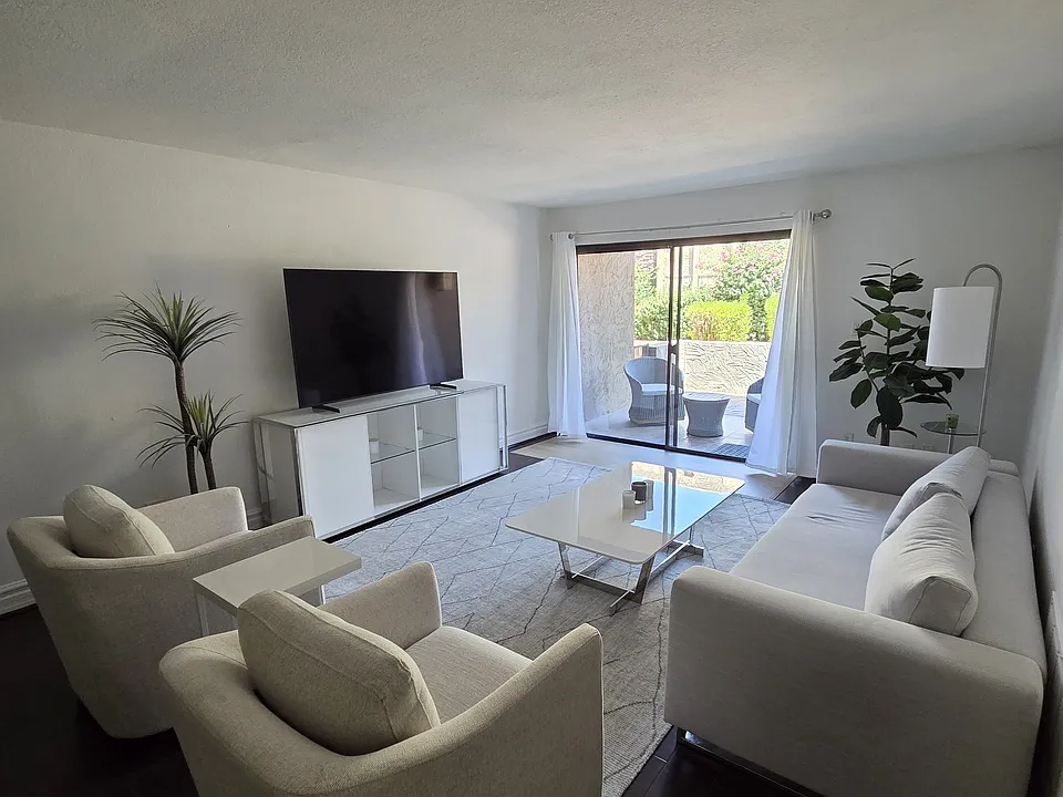 3825 E Camelback Rd #150