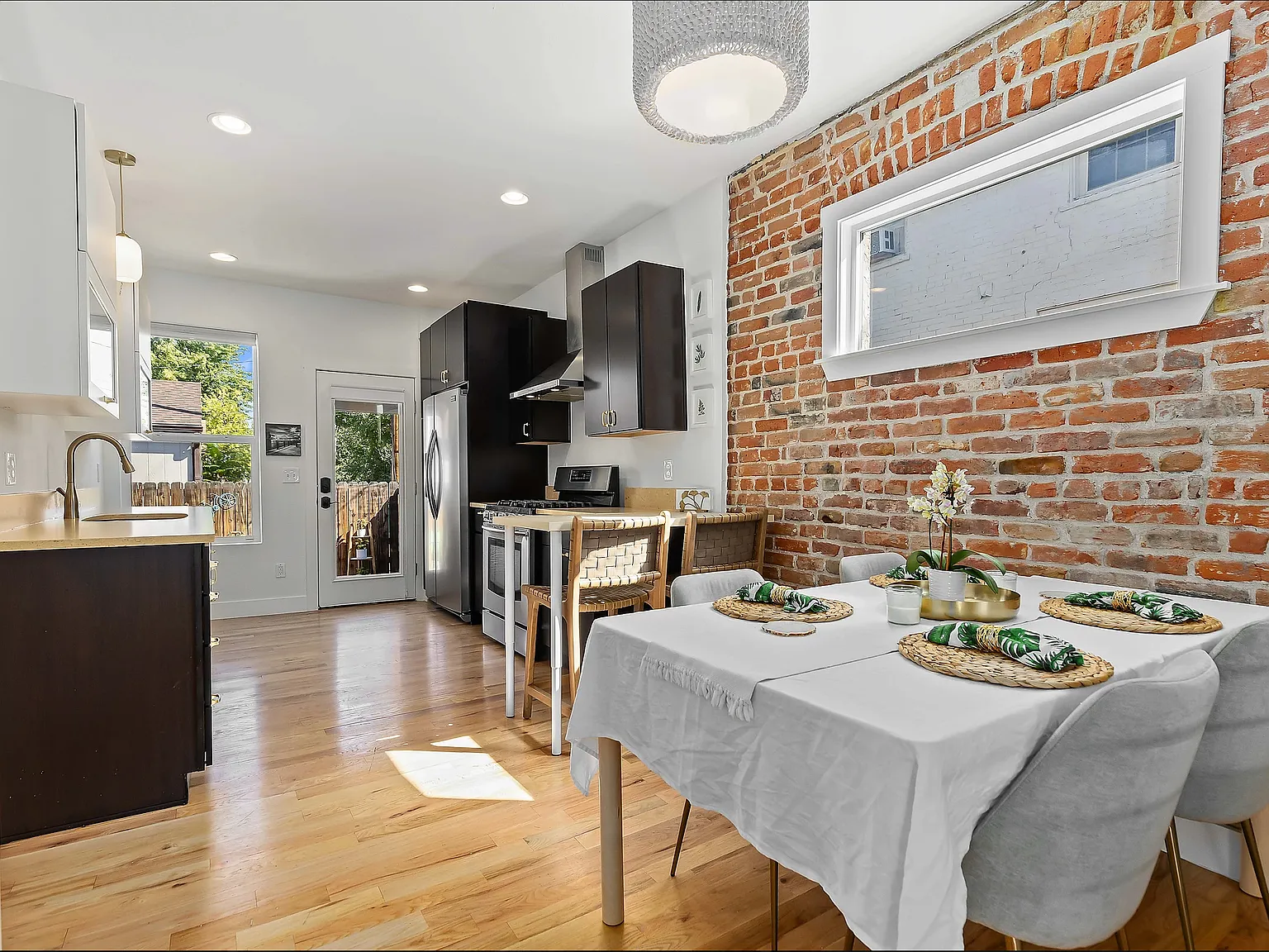 2 bed, 1334 sqft, $2,725 — Photo 4