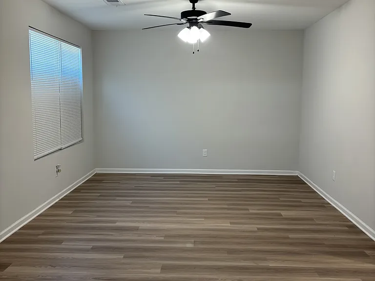 457 Fernhill Cv — Photo 4