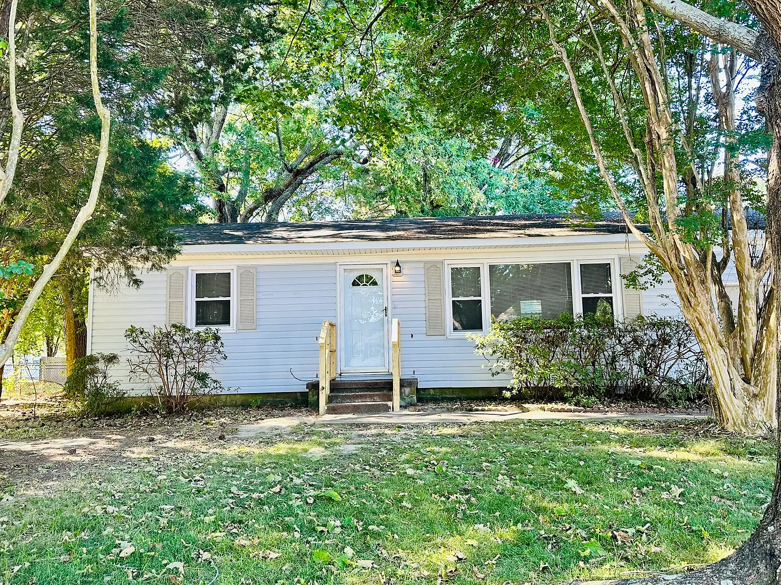 3 bed, 1100 sqft, $1,900 — Photo 1