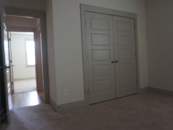 5th image of 217 Whirlaway Dr