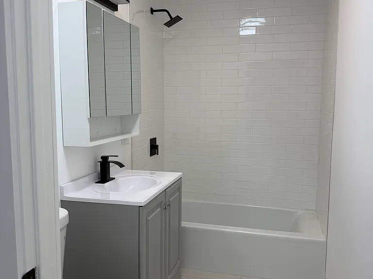 454 Newfield Ave #1 — Photo 3
