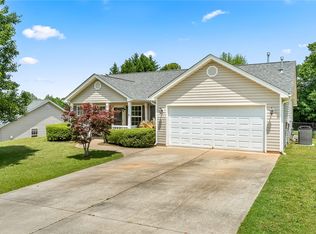 122 Saint James Ct, Anderson, SC 29621