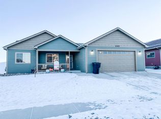 2707 25th St W, Williston, ND 58801