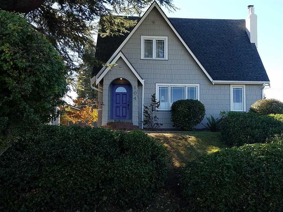1st image of 104 E 13th St