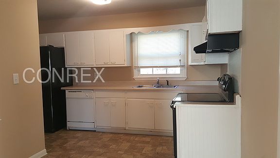 3rd image of 3502 Crestmore Cir NW