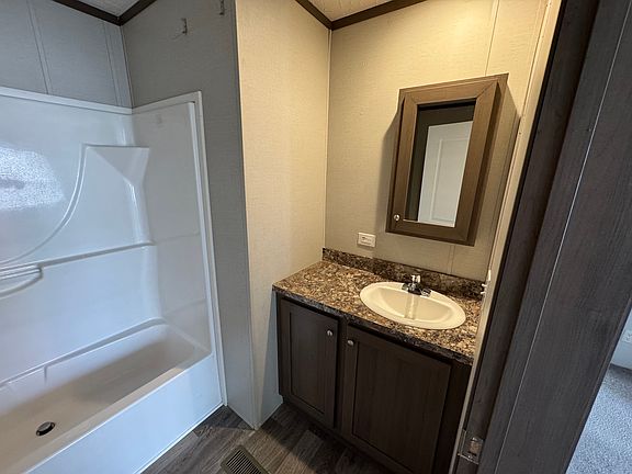 5th image of 146 Beech Ave #146