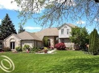3696 Sandbar Dr, Commerce Township, MI