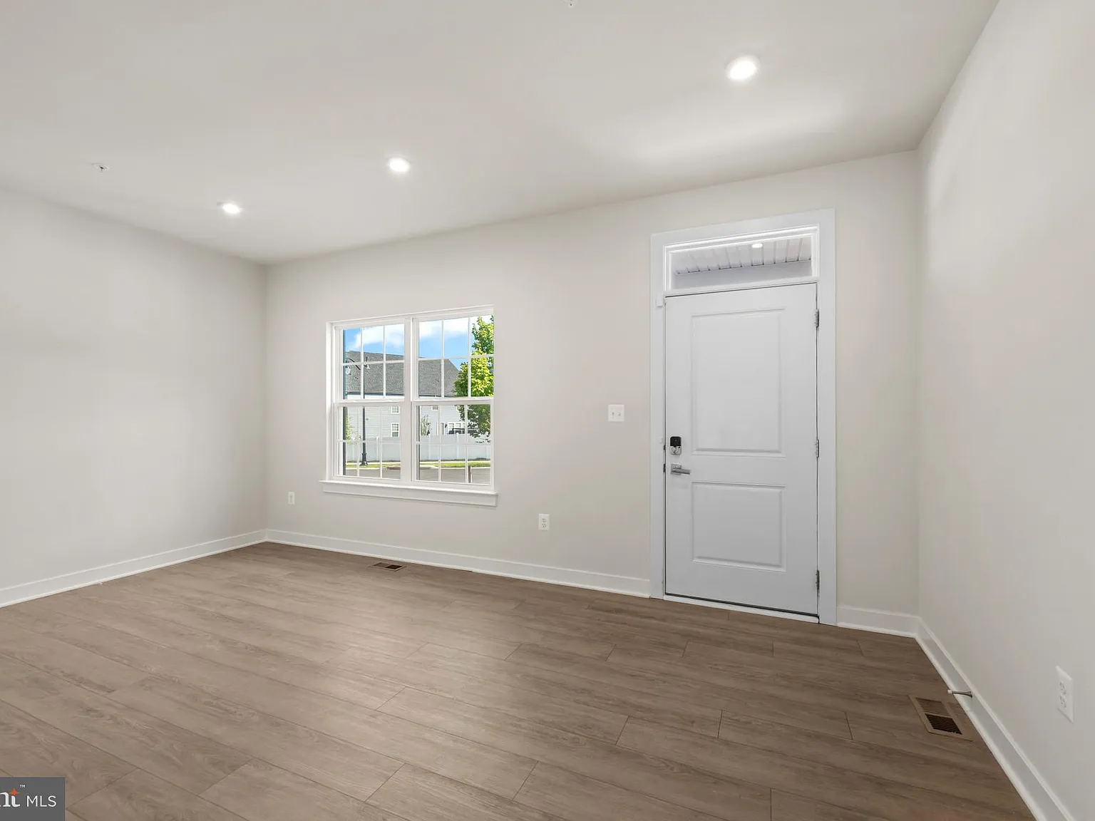 4 bed, 3.5 bath, 3912 sqft, $4,500 — Photo 3