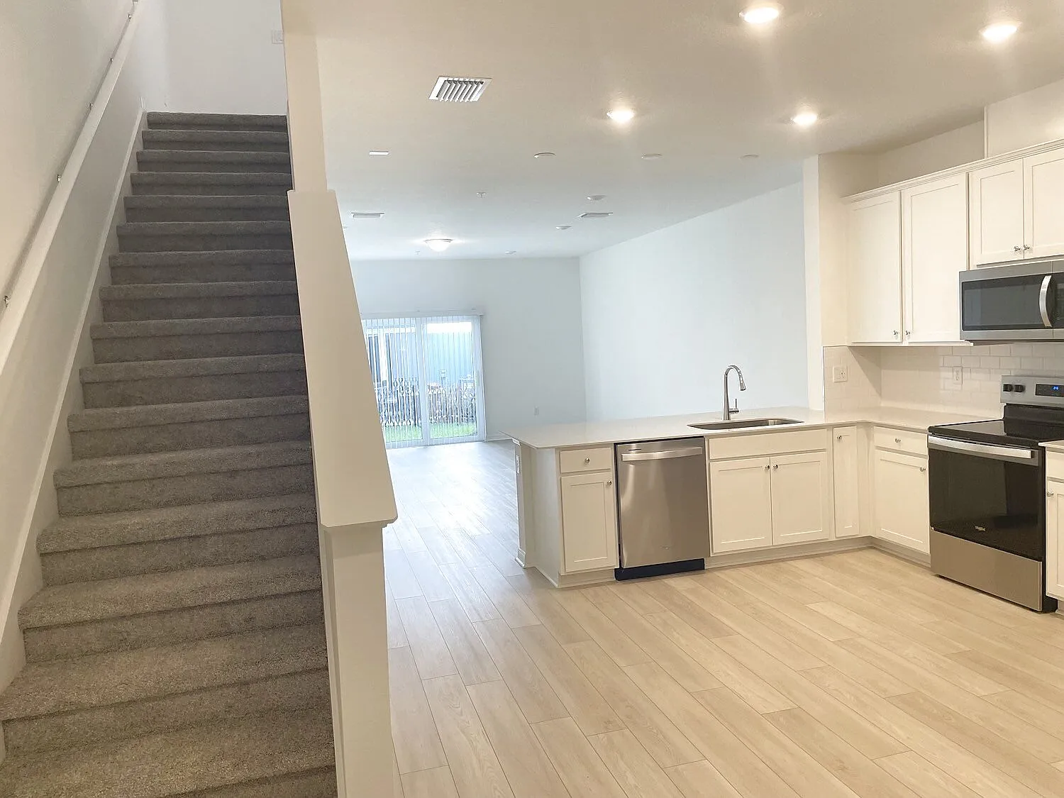 Spacious Brand New 3 Bedroom Townhouse in Palm Bay - $2300/mo — Photo 3