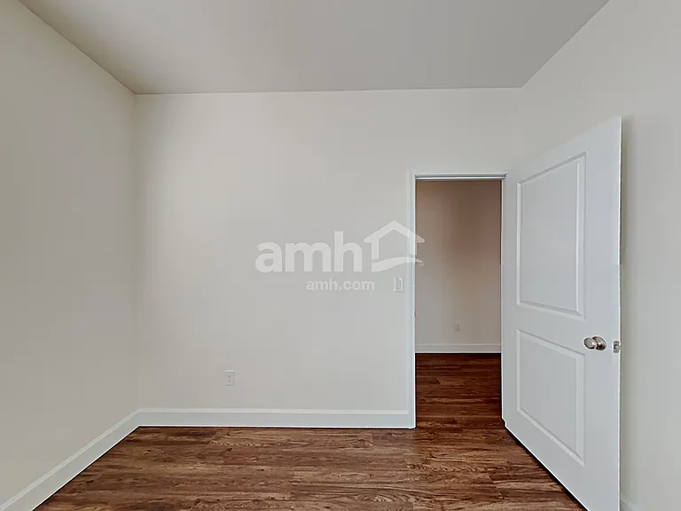 5064 Bellevue St — Photo 11