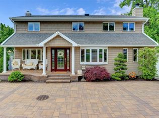 22 Somerset Dr, Commack, NY 11725