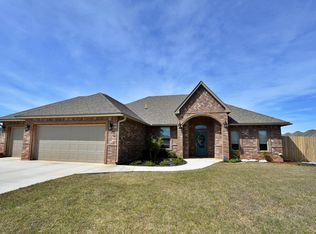 1415 NE Scenic Rdg, Elgin, OK 73538