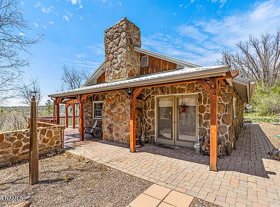 3rd image of 90 Ponderosa Dr