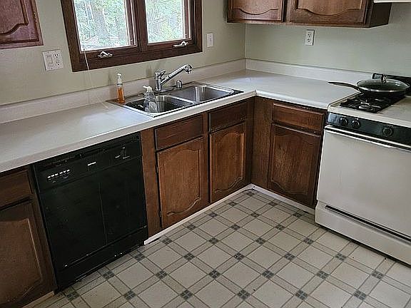 4th image of 1702 West Ave