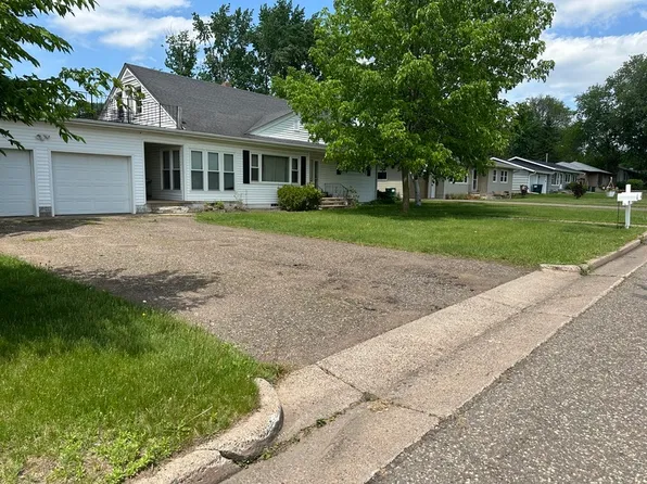 215 13th St S #B, Hudson, WI 54016