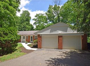 6262 Robison Rd, Cincinnati, OH 45213