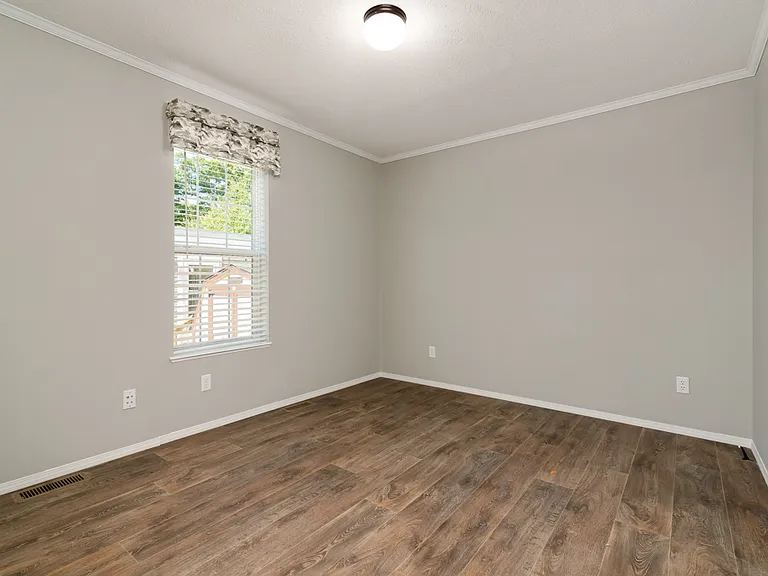 Center Manor — Photo 26