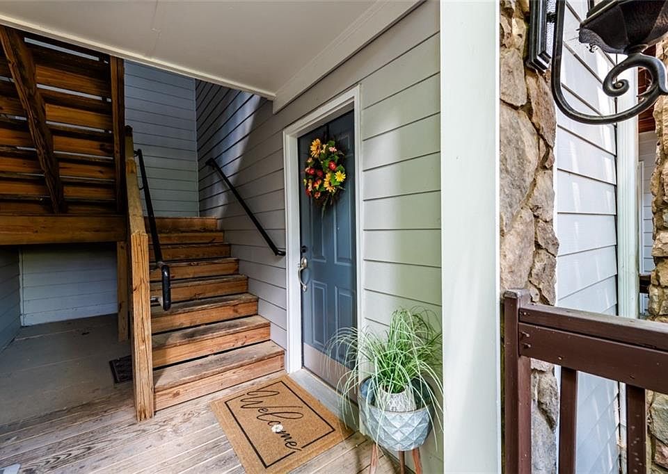 1st image of 405 Madison Ln SE #405