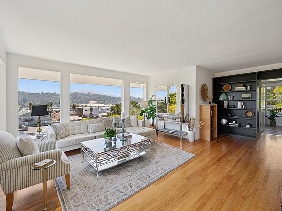 4th image of 28 Marina Court Drive
