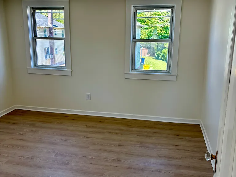 315 Laurel St — Photo 16