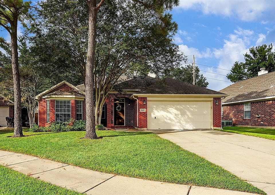 Welcome home to this adorable well maintained home in Fairfield! Close to schools, malls, shopping, major roads, area amenities, and playgrounds in highly sought after master planned community.