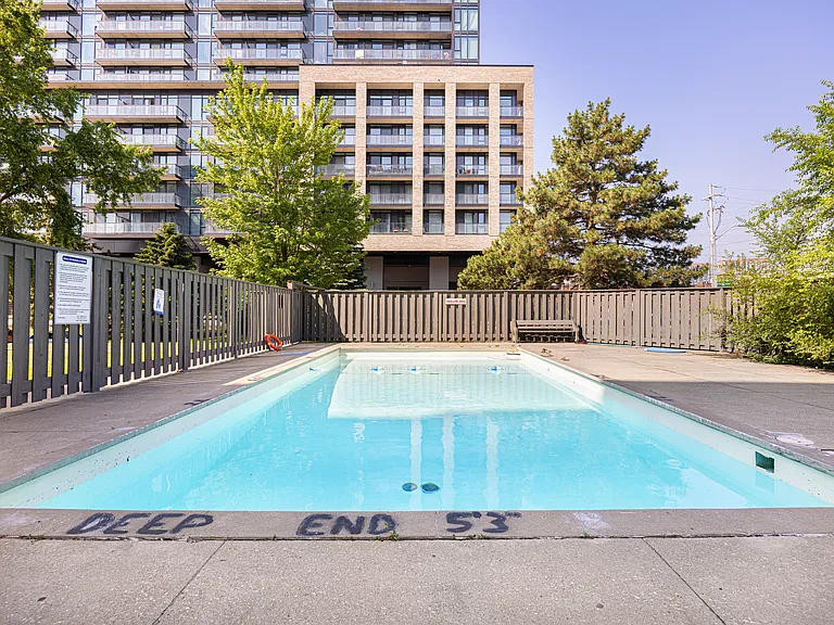 120 Dundas St E — Photo 33