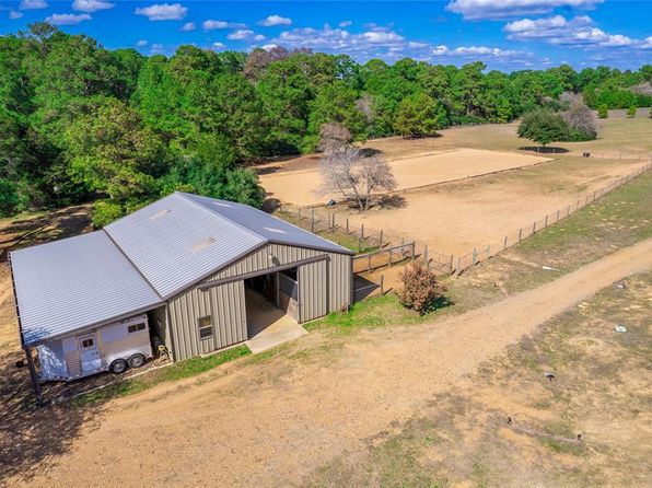 335 La Reata Trl, Smithville, TX 78957