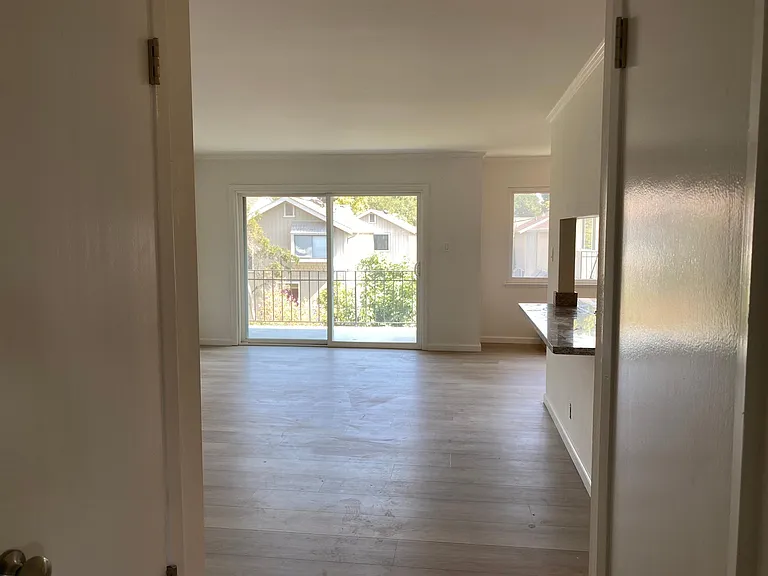 837 Cowper St #M — Photo 6
