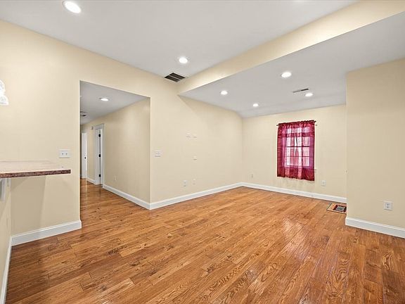 2nd image of 5 Wyman Rd