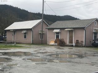1034 N Old Pacific Hwy, Myrtle Creek, OR 97457