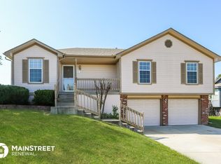 500 SW Montana Ridge Dr, Grain Valley, MO 64029