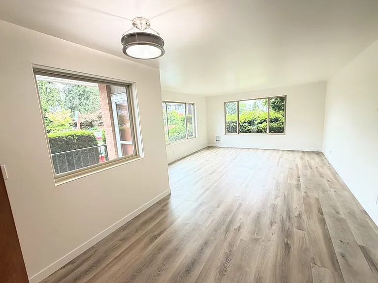 405 Walnut St #1 — Photo 3