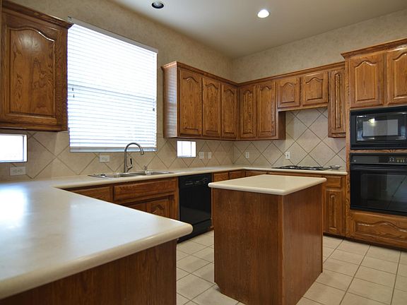 5th image of 8104 Sycamore Dr