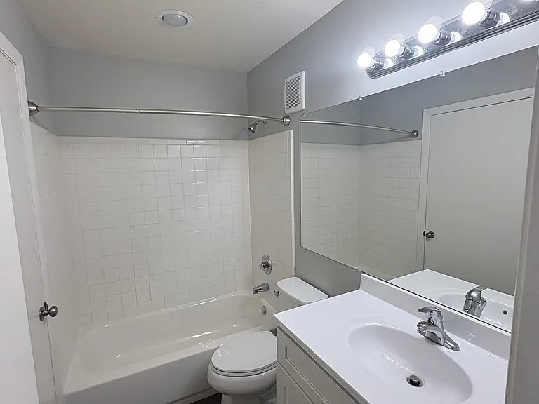 407 N College St #A3 — Photo 5