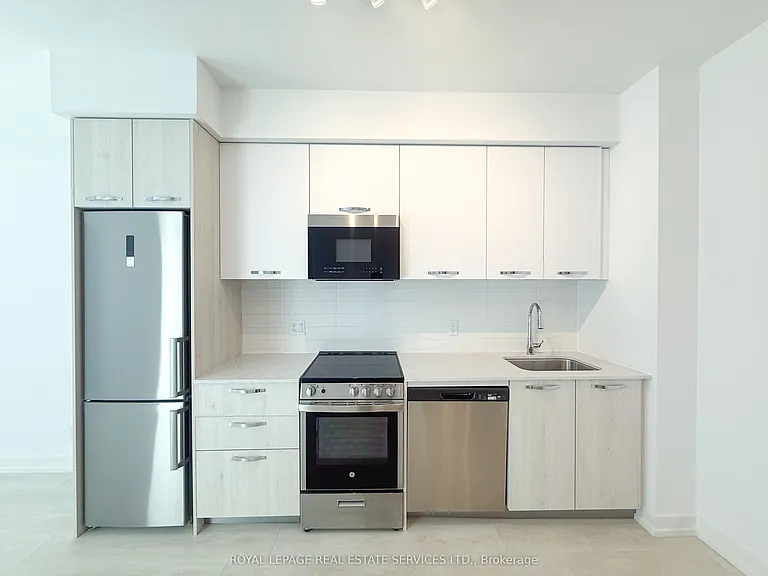 75 James St S #315 — Photo 9