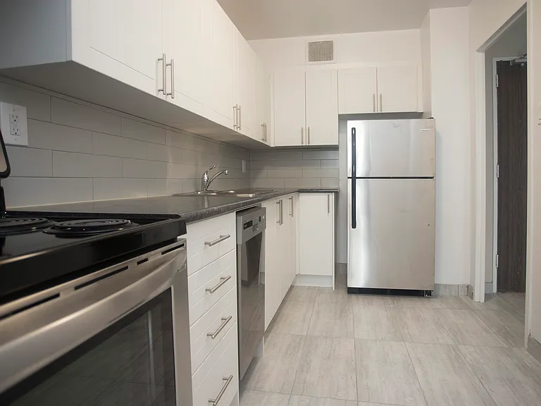 200 Gateway Blvd — Photo 5