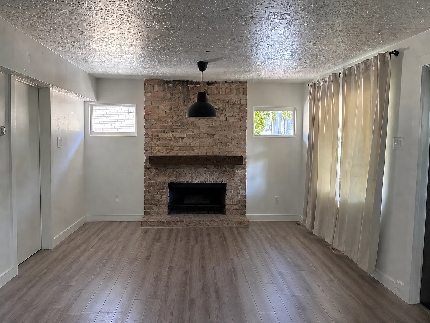 2 bed, 1391 sqft, $2,600 — Photo 2