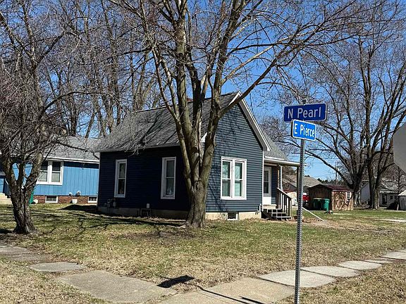 2nd image of 902 E Pierce St