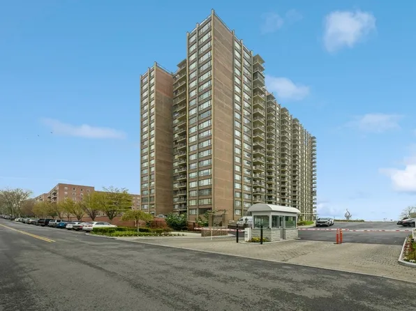 166-25 Powell Cove Boulevard image 2 of 42