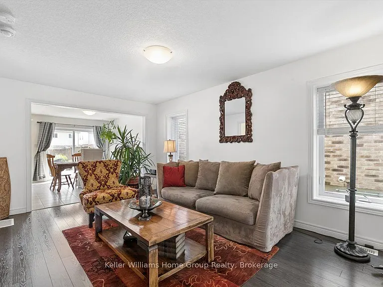 12 Ambrous Cres — Photo 5