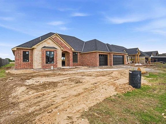 3rd image of 2413 NE Falcon Ln
