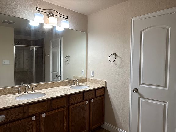 5th image of 2610 Jackson Dr