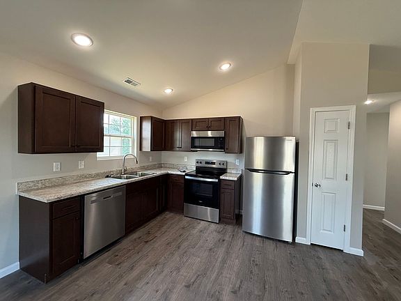4th image of 509 Ashley Dr