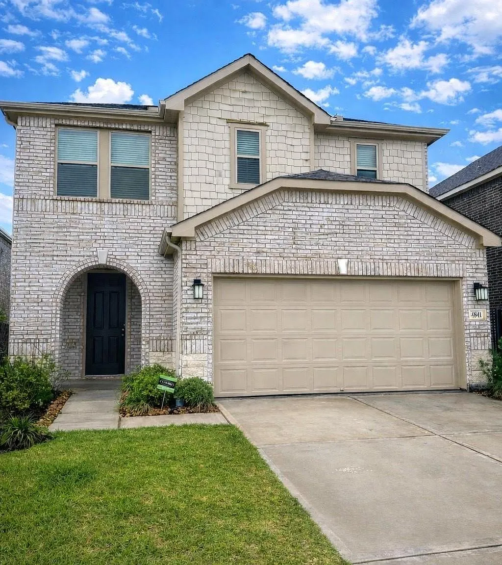 3 bed, 2.5 bath, 2082 sqft, $2,350 — Photo 3