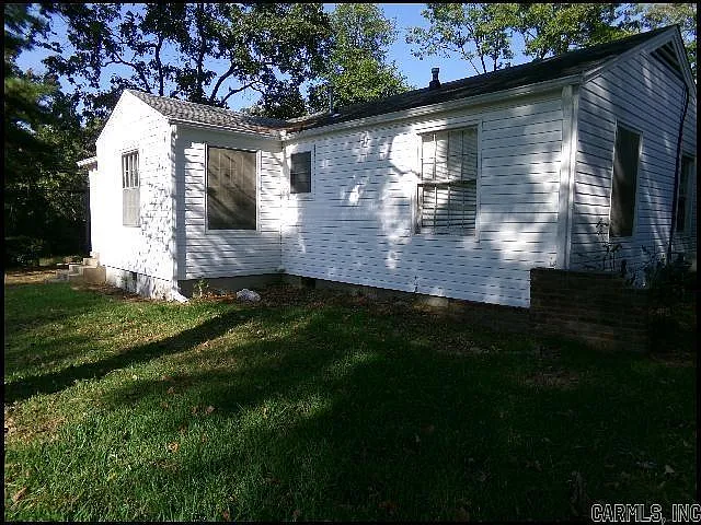 3 bed, 1.0 bath, 1850 sqft, $1,550 — Photo 3