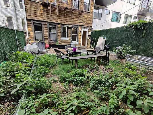 Rented by Signature Property Realty | media 10