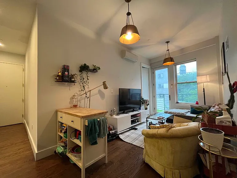 1009 Willoughby Ave #3A — Photo 2